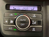 【オートエアコン】 お好みの室温を自動でキープ!大きくて見やすいボタンや画面・アイコンで、操作もとても簡単です。