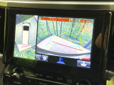 【パノラミックビューモニター】専用のカメラにより、上から見下ろしたような視点で360度クルマの周囲を確認することができます☆死角部分も確認しやすく、狭い場所での切り返しや駐車もスムーズに行えます。