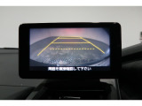 バックカメラで駐車も安心。死角を減らして、安全にサポート。初めての場所でもスムーズに、あなたの運転をもっと快適にしてくれますね☆