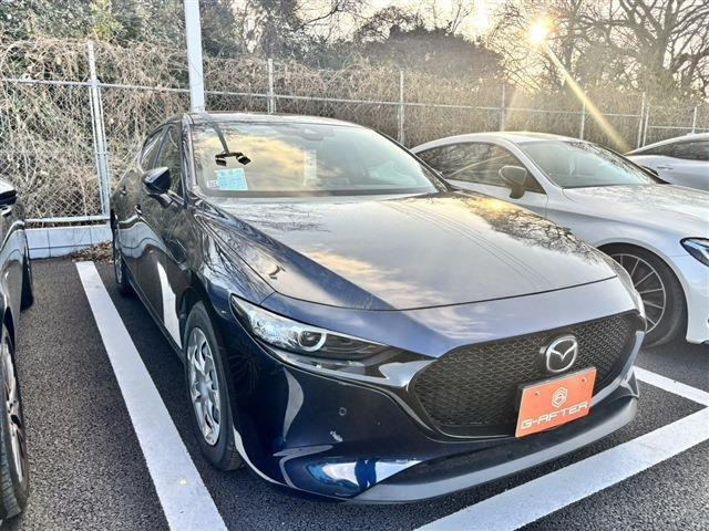 MAZDA3ファストバック1.5 15C禁煙車 純正8.8インチディスプレイ