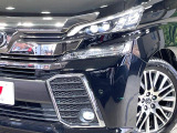 【LEDヘッドライト】悪天候や夜間走行時も良好な視界を確保し安心して運転できる高輝度LEDヘッドライトを装備!点灯速度が早く、消費電力も抑えられています。
