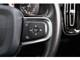 音声操作も装備されており、運転中の操作も楽々行えます。