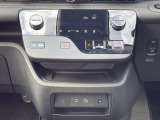 運転席には充電設備もあり、スマホの充電も気にすることなくお出かけできます!!
