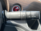 【オートライト(AUTO)】外の明るさをシステムが感知して、自動でヘッドライトが点灯します。ヘッドライトをつけ忘れを防ぐ便利機能です。