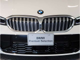 ☆BMWの代名詞とも言える【キドニーグリル】一目見ただけでBMW車であると認識できる確固たるアイコンとして存在感を放ちます☆