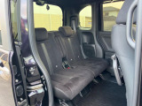 後部座席も気になるようなキズ・汚れやへたり等、大きなダメージはなく、良好な状態です。