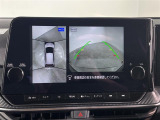 【アラウンドビューモニター】まるでクルマを真上から見下ろしたかのような視点で駐車をサポートします!クルマの斜め後ろや真横など、前後左右の4つのカメラの映像が合成されて、モニターに映し出されます。