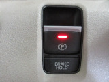 電子パーキングブレーキ仕様となります。ブレーキホールド機能を搭載しているので、渋滞時や信号待ち等に便利です。