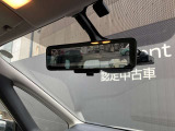 インテリジェント ルームミラーです。車両後方の広範囲にカメラ映像をミラー面に映し出します。