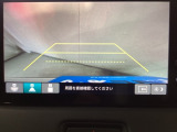 バックでの車庫入れも安心です! リアカメラが付いているバックモニター付のナビディスプレーを装備しております。操作線もついており距離感も画面から確認できます。