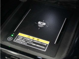 ◆ワイヤレス充電器◆ワイヤレス充電対応のスマートフォンを置くだけで充電が可能でとても便利な機能です。