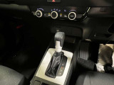 オートエアコンの大きな特徴は、簡単操作で車内を快適な温度にしてくれます♪また、一定温度設定にしておけば風量調整などを自動でしてくれます♪便利ですね♪