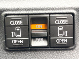 【両側パワースライドドア】スマートキーや運転席のスイッチで後席両側スライドドアの開閉が可能♪電動だから力を入れてドアを開ける必要が無く、小さなお子様でも簡単に開け閉めでき快適です♪