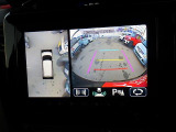 【全方位モニター】リバースに入れた際、車両全体を見渡している映像に切り替わります。また、見通しが悪い場所で便利な前方ワイド映像やすれ違いに便利な助手席側ワイド映像など切り替えが出来ますよ♪