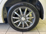 【純正アルミホイール】外観にマッチした純正アルミホイールを装着しております。各種社外アルミホイールや、スタッドレスタイヤも取扱いしております。是非ご相談ください♪