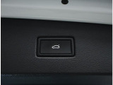 パワーテールゲート ボタン一つで簡単に開け閉めできます。easy open,close機能付きで手がふさがっていても開け閉めできます。