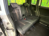後部座席も気になるようなキズ・汚れやへたり等、大きなダメージはなく、良好な状態です。