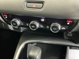 運転席/助手席シートヒーターで寒い日もすぐに温かくなり快適に過ごせます。3段階の温度調整が可能です