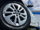 【純正アルミホイール】外観にマッチした純正アルミホイールを装着しております。各種社外アルミホイールや、スタッドレスタイヤも取扱いしております。是非ご相談ください♪