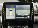 アラウンドビューモニターです。上空からお車の周りを見る感覚で表示されますので、狭いところでも安心です。