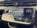 オートエアコン付きなので、温度を設定するだけで車内を快適にしてくれます!