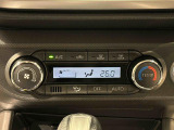 作動状態が一目でわかる液晶ディスプレイ付きAUTOエアコンを装備しています♪室内の温度を設定するとセンサーが室温を感知して、温度、風量を自動的にコントロ-ルして快適な空間を作ってくれます!