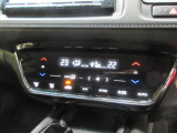 オートエアコンは左右席で独立温度コントロールが可能です。運転席はキンキンに冷やして助手席はマイルドにと言った設定が可能です☆暑さ寒さでケンカすることもなくなりますね♪