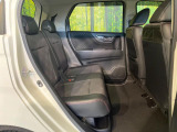 後部座席も気になるようなキズ・汚れやへたり等、大きなダメージはなく、良好な状態です。
