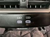リアエアコン吹き出し口下部には便利なタイプC充電ポートも完備!
