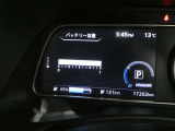 視認性の良いメーターパネル、インフォメーションディスプレイには様々な情報が表示されます