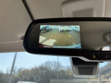 バックカメラの映像が映し出されています。