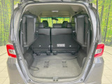 普段のお買い物や通勤、送迎等に十分な荷室スペースを確保しております。セカンドシートを倒すと、大きな荷物の積載も可能です♪