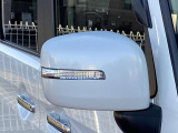 [ウィンカーランプ付ドアミラー]おしゃれな車の必須装備!ドアミラーにウインカーが付いているので、視認性もアップ!!