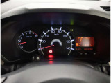とっても見やすいメーターです。夜間時はラグジュアリーな気分にさせてくれる照明が魅力ですので、夜のドライブも楽しみになりますよ♪
