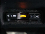◆ETC2.0装着◆進化したドライブ体験。料金収受システムだけだったETCが生まれ変わって、高速道路を賢く使うETC2.0に進化しました。多彩な情報サービスが便利で快適なドライブ体験を提供します。