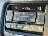 左右独立温度コントロール式フルオート・エアコン運転席・助手席、それぞれで温度調節が可能です。プラズマクラスター技術搭載!車内の空気も快適☆