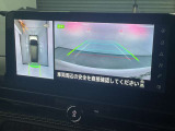 【アラウンドビューモニター】まるでクルマを真上から見ているようなアラウンドビューモニターで運転をサポート。運転席から見えにくいクルマの四隅や後方も車内モニターでしっかり見えます!!