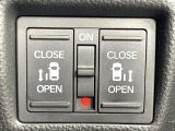 【両側パワースライドドア】スマートキーや運転席のスイッチで後席両側スライドドアの開閉が可能♪電動だから力を入れてドアを開ける必要が無く、小さなお子様でも簡単に開け閉めでき快適です♪