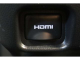 音声と映像が1本のケーブルで伝送できる便利なHDMIを装備しています。iPhoneやスマートフォンの画面と全く同じ画面がカーナビの画面に表示されるので、地図アプリや動画などのミラーリングが可能です。
