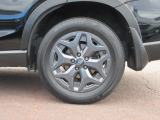 左後 アルミホイールは、カッコイイだけではなく、燃費にも影響するアイテムなんですよ!「*ホイールロックナットは展示用です」