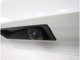 バックカメラが付いているので後方確認が非常にしやすいです。今や運転初心者も熟練者も必須装備!ついていて損はないですね♪