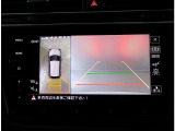 バックカメラ トラフィックアラートで苦手な駐車も楽々できます.
