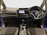 【前方視界】開放的な前方視界!運転がしやすく疲れにくいです♪窓が大きく、見通しがとっても良いおクルマですよ♪