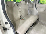後部座席も気になるようなキズ・汚れやへたり等、大きなダメージはなく、良好な状態です。