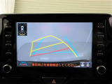 バックガイドモニターで、後方を確認しながら安心して駐車することができます。