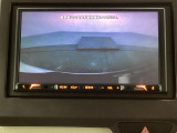 ギヤをR(バック)に入れるとナビ(社外品)の画面に後ろの映像が映るリアカメラ付です。後退時、コンディションが悪い視界でもカラーバックモニターがドライバーをサポートします。