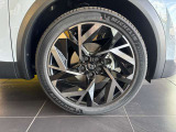 タイヤサイズは225/45R19 マイナーチェンジでインチUPされ幅も以前の215/55R18からワイドになりました。