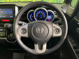 【純正革巻きステアリング】上質な革を使用することで、手にしっかり馴染みとても運転しやすいハンドルです♪