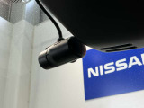 日産純正2ドラレコタイプを装着。フロントと車内を録画してくれるドライブレコーダー付き!