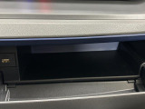 運転席側のインパネアッパーボックスは嬉しい収納!ここにもUSBソケットがついています!